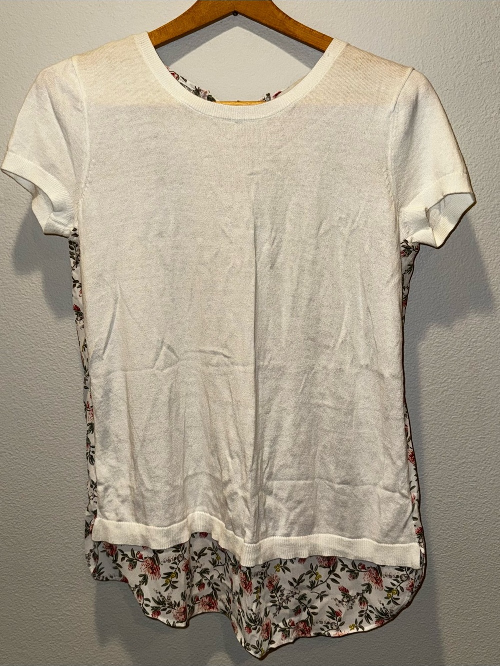 🍭3 for $10🍭 LOFT White Short-Sleeve Layered Top with Floral Hem